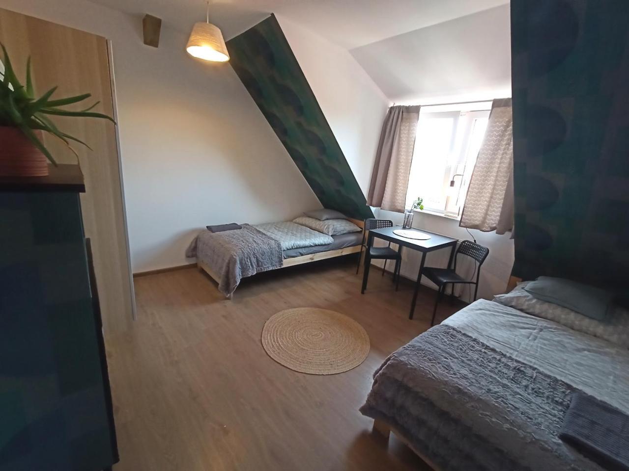 Lemuria Pokoje Hostel Chojnowska A Легниця Екстер'єр фото