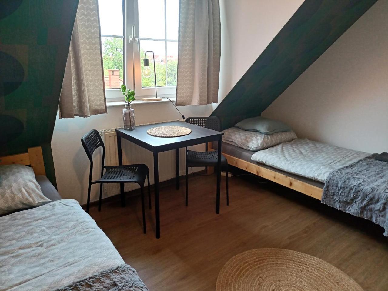 Lemuria Pokoje Hostel Chojnowska A Легниця Екстер'єр фото